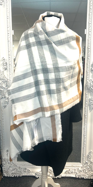 S29 Winter white Check Pashmina